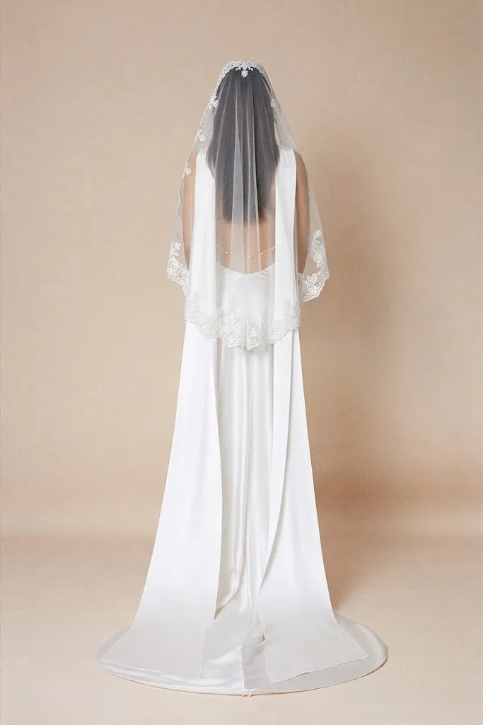 Floral lace trim mantilla veil