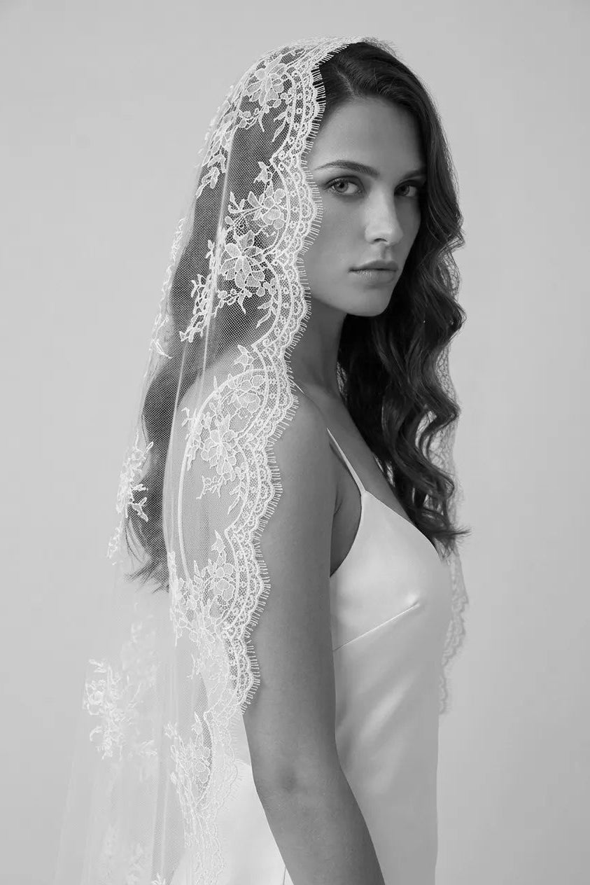Mantilla All Over Lace, Lace Trim Veil