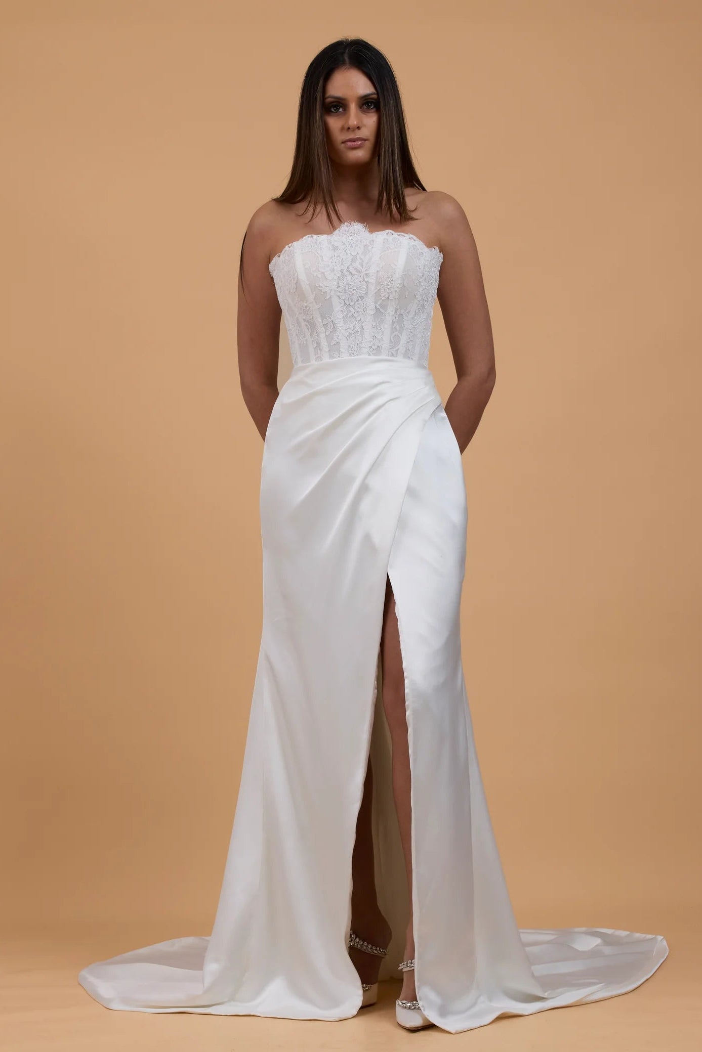 Mariana Hardwick Harper lace satin wedding gown boned corset, pre-loved wedding gown, second-hand wedding gown, sample sale wedding gown