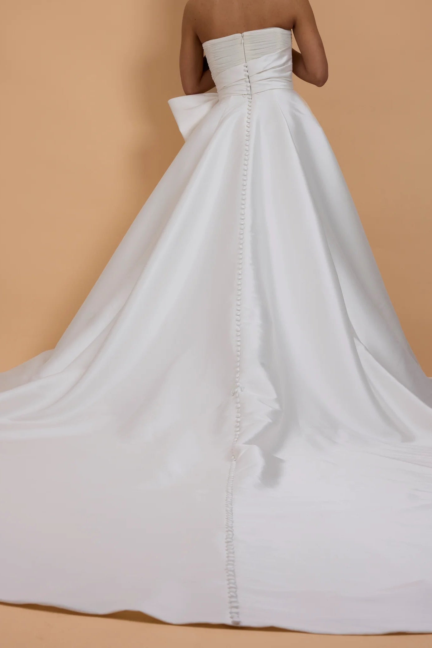 Viktor & Rolf Mariage A-line ivory mikado with tulle corset, with big bow wedding gown, pre-loved wedding gown, sample wedding gown, second hand wedding gown