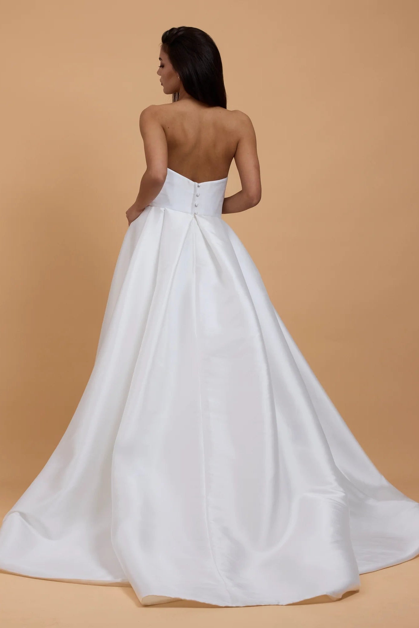 mariana hardwick vivianna ivory mikao a-line wedding gown, pre-loved wedding gown, second-hand wedding gown, sample sale wedding gown