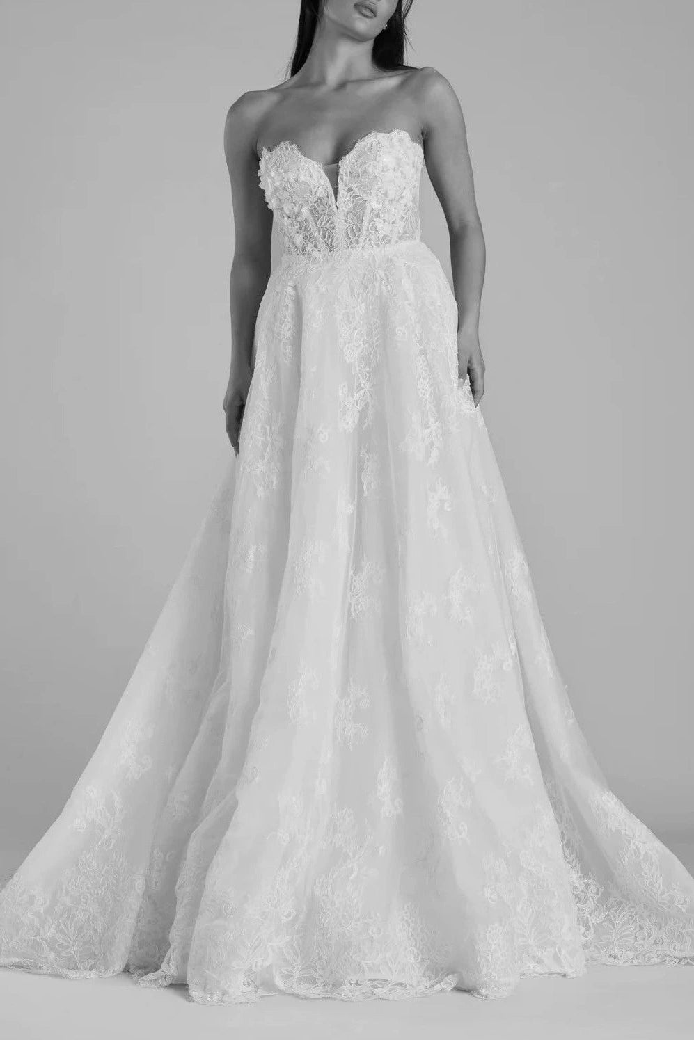Eleganza_Iconica_Mia_wedding_gown