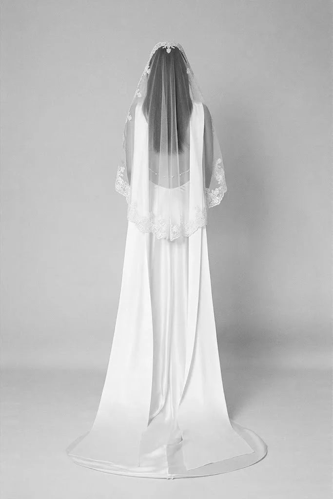 Floral lace trim mantilla veil