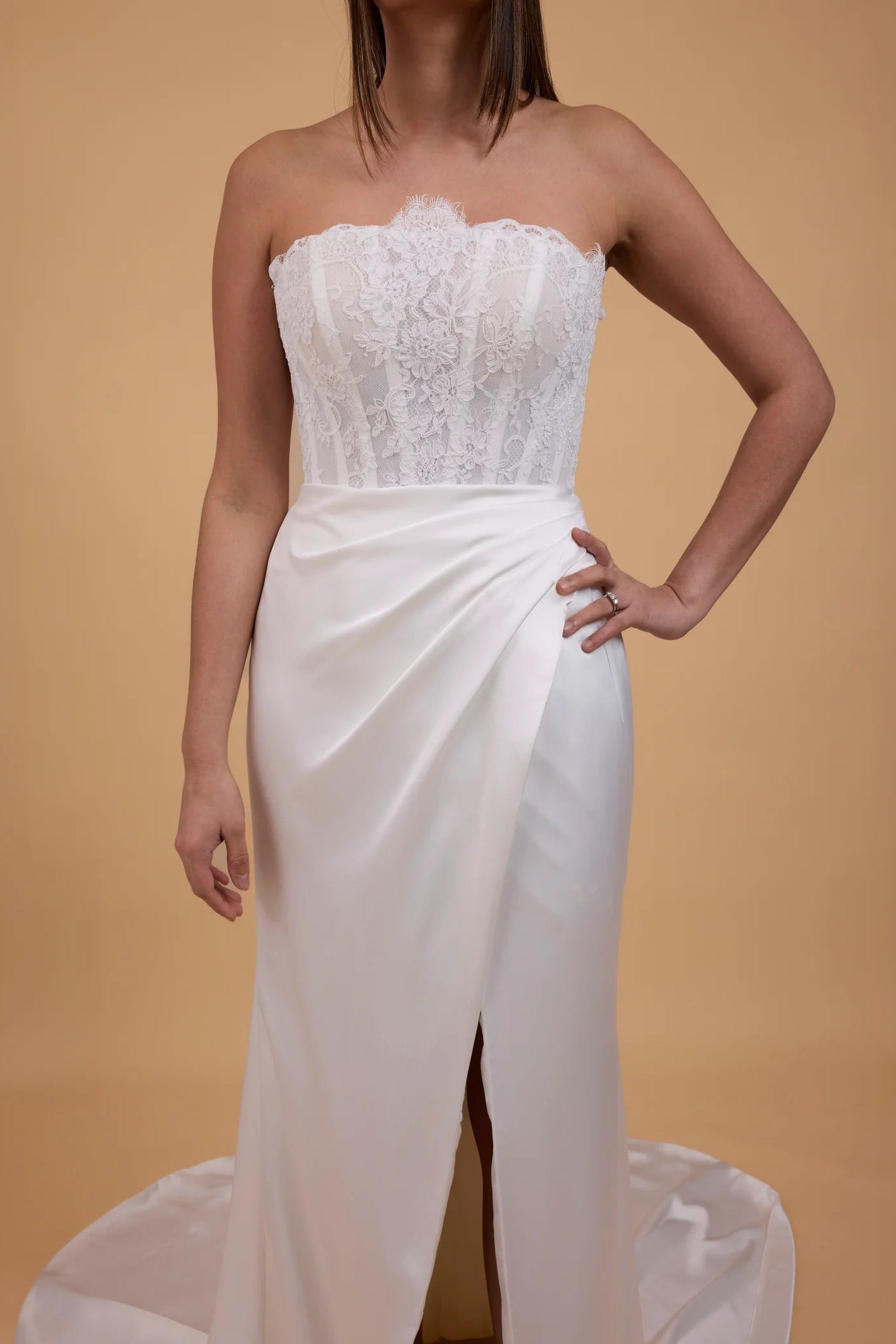 Mariana Hardwick Harper lace satin  wedding gown boned corset, pre-loved wedding gown, second-hand wedding gown, sample sale wedding gown
