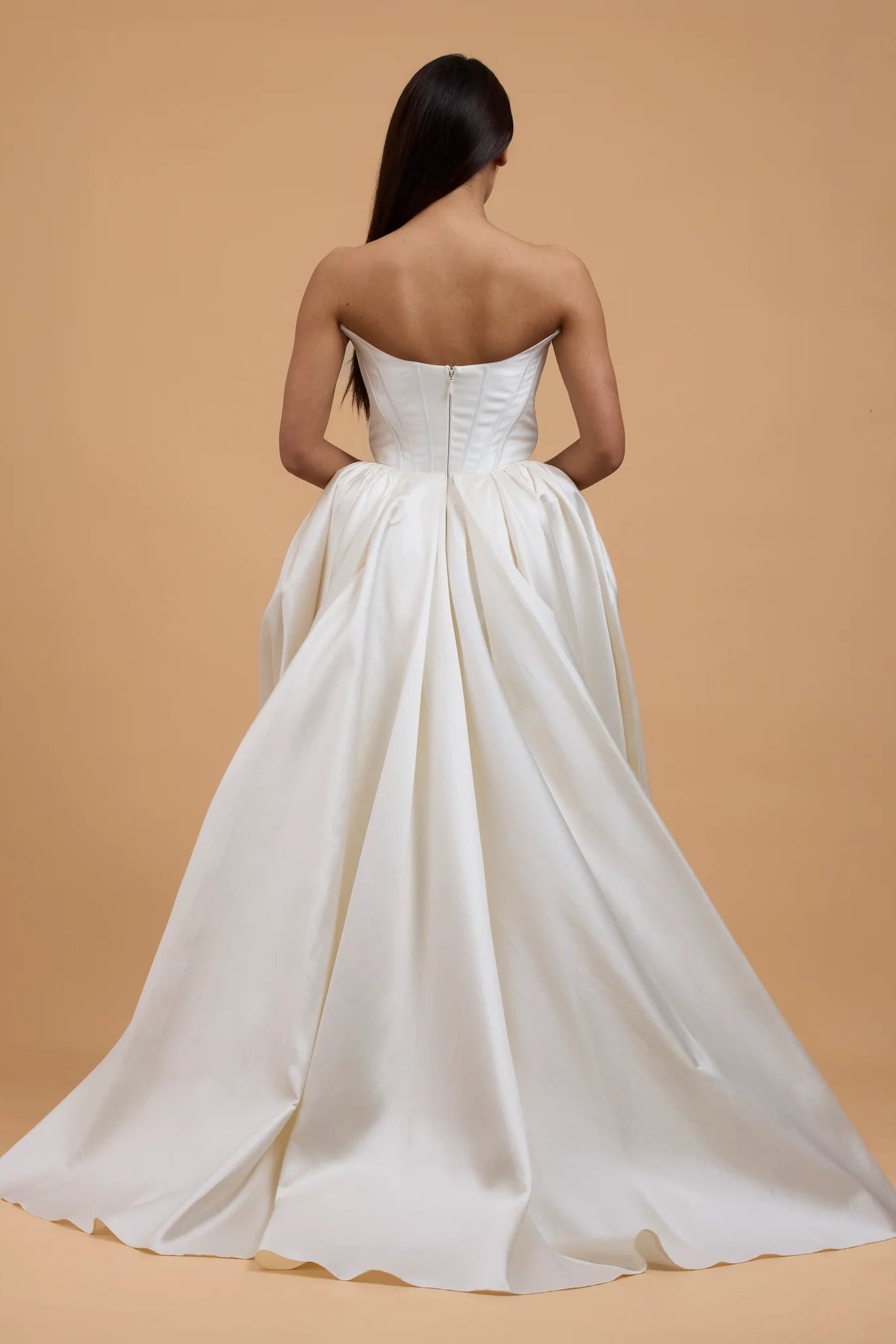 Sarah Seven Morrison, cinched basque waist, scooped neckline, A-line ivory wedding gown with leg split, pre-loved wedding gown, sample wedding gown, second-hand wedding gown