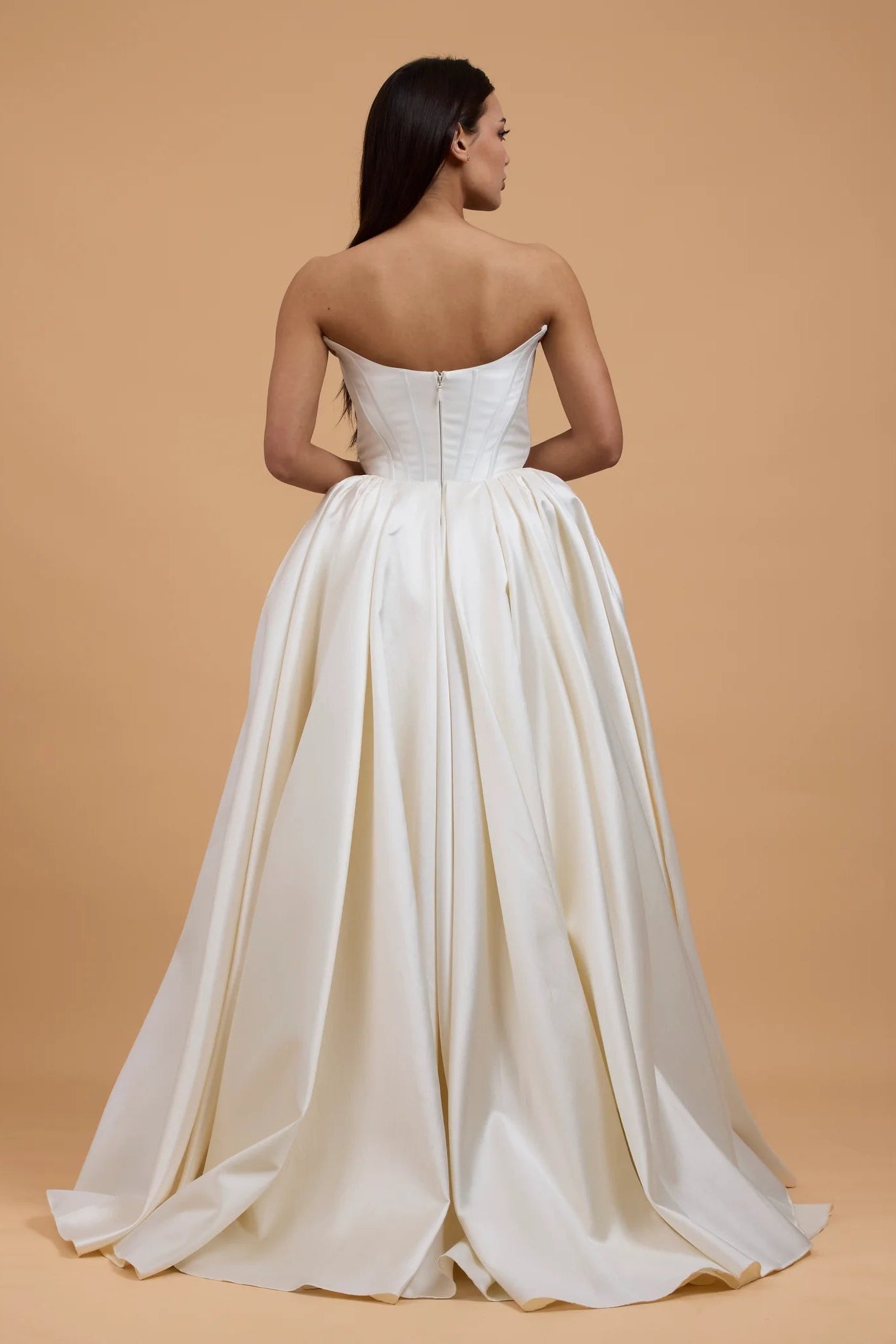 Sarah Seven Morrison, cinched basque waist, scooped neckline, A-line ivory wedding gown with leg split, pre-loved wedding gown, sample wedding gown, second-hand wedding gown