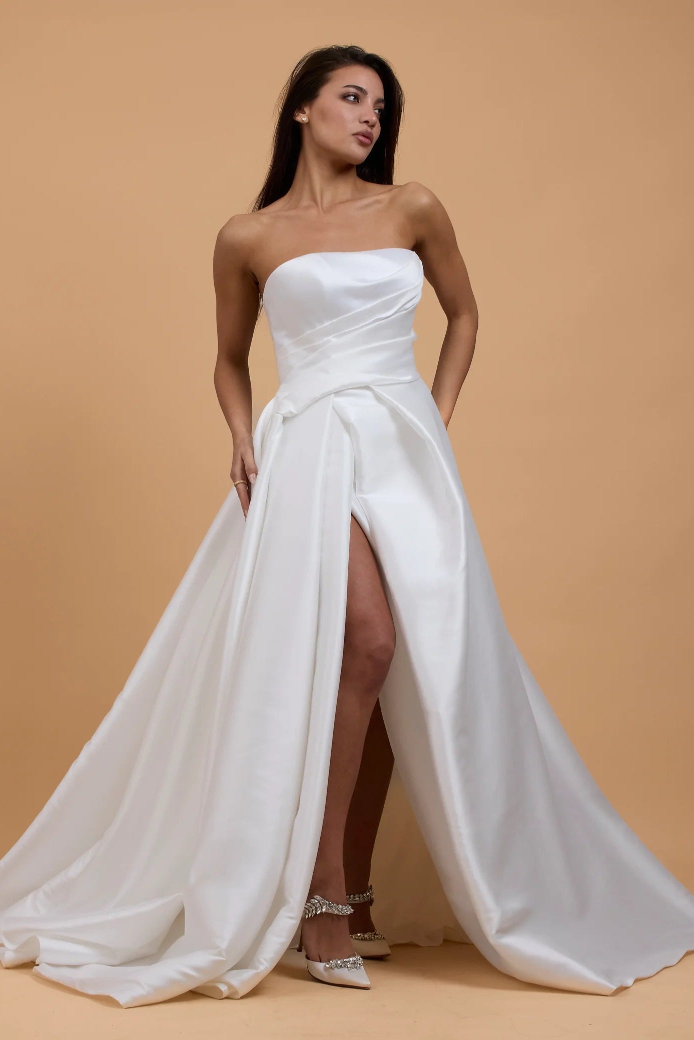 mariana hardwick vivianna ivory mikao a-line wedding gown, pre-loved wedding gown, second-hand wedding gown, sample sale wedding gown