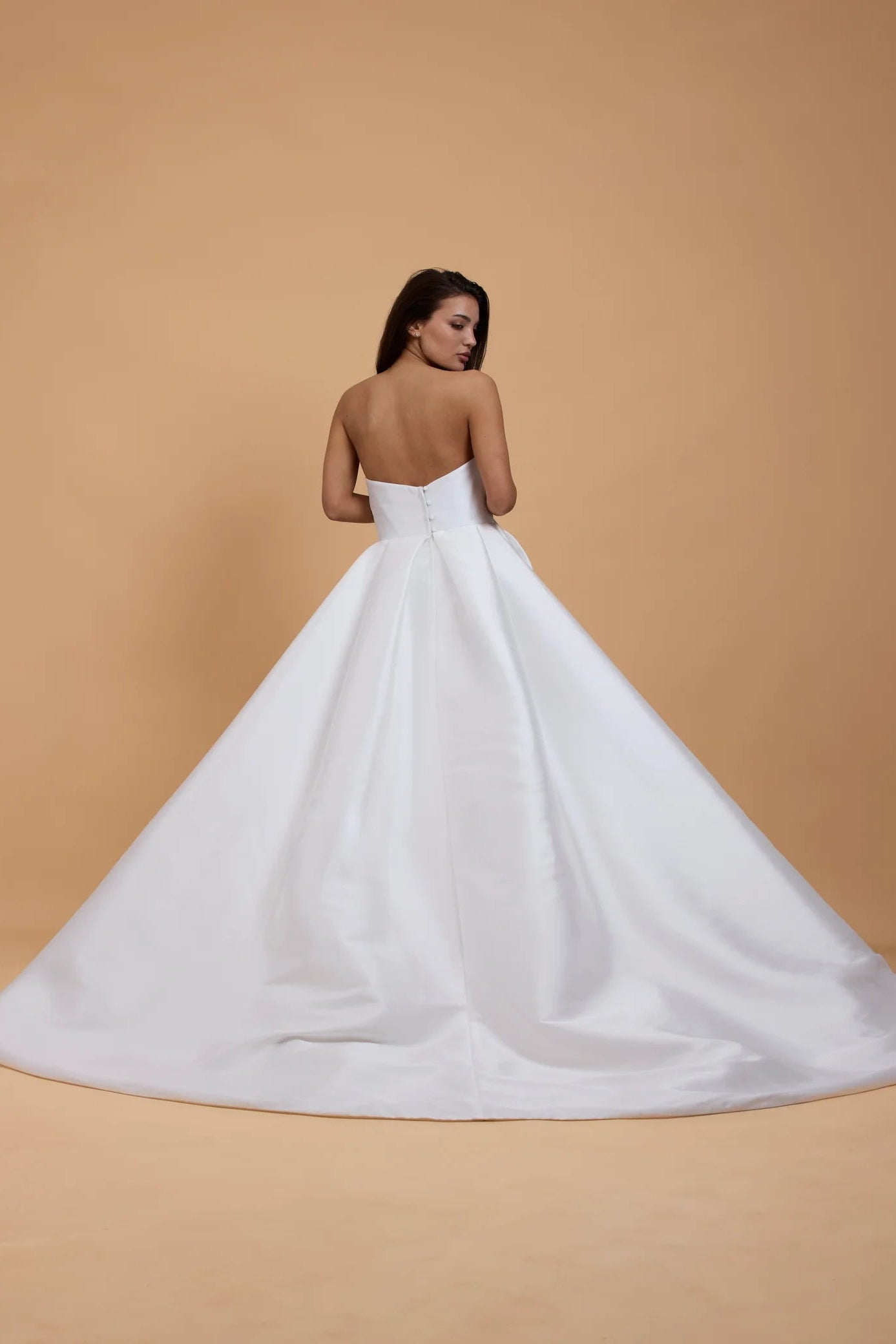 mariana hardwick vivianna ivory mikao a-line wedding gown, pre-loved wedding gown, second-hand wedding gown, sample sale wedding gown